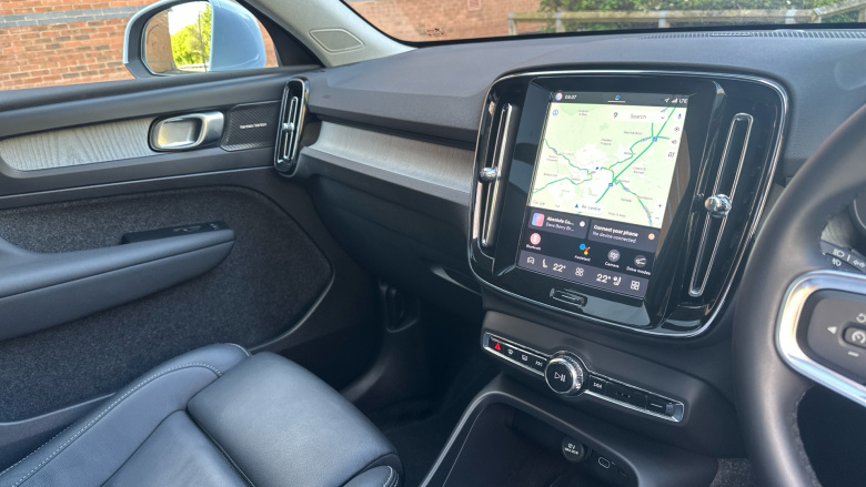 Volvo XC40 2.0 B4P Ultra Dark 5dr Auto Petrol Estate